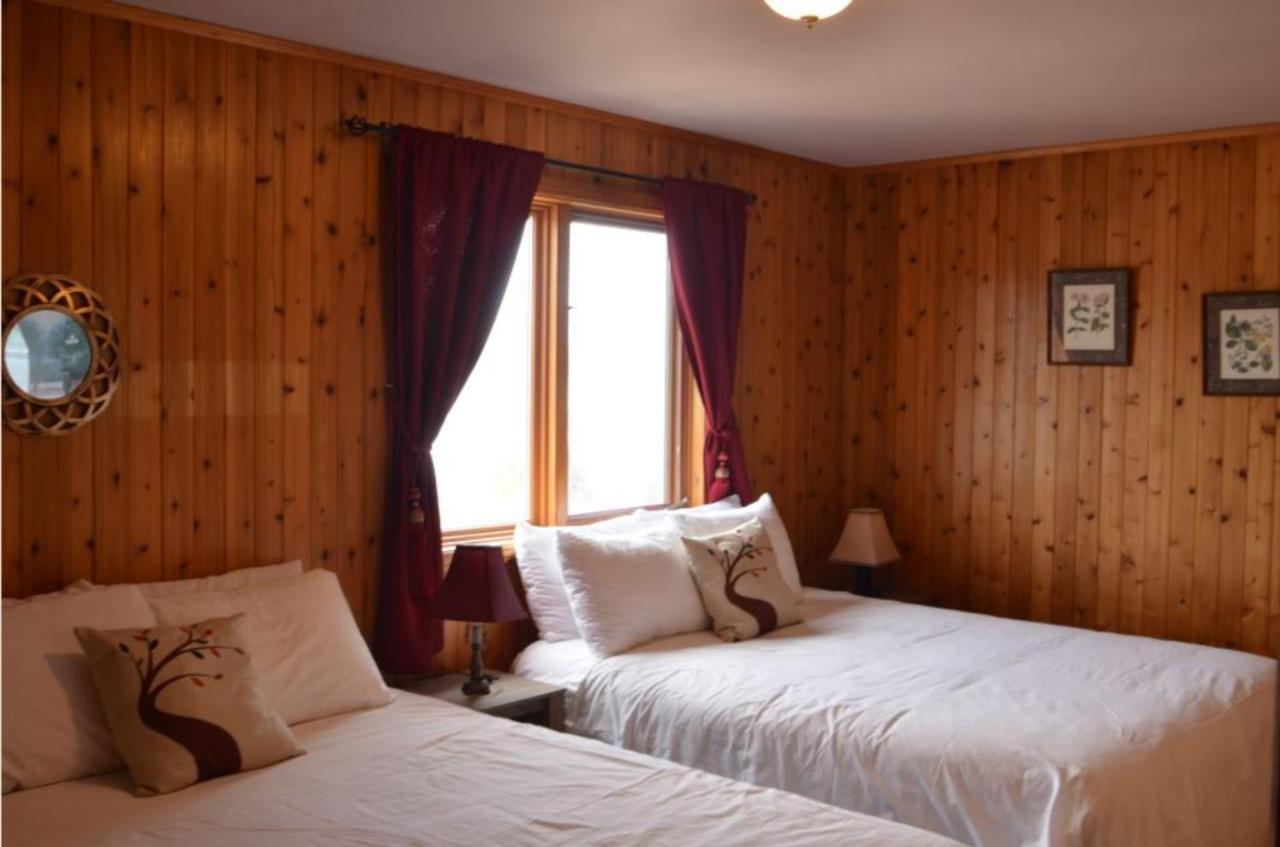 KNOTTY PINE COTTAGES INGONISH, NS